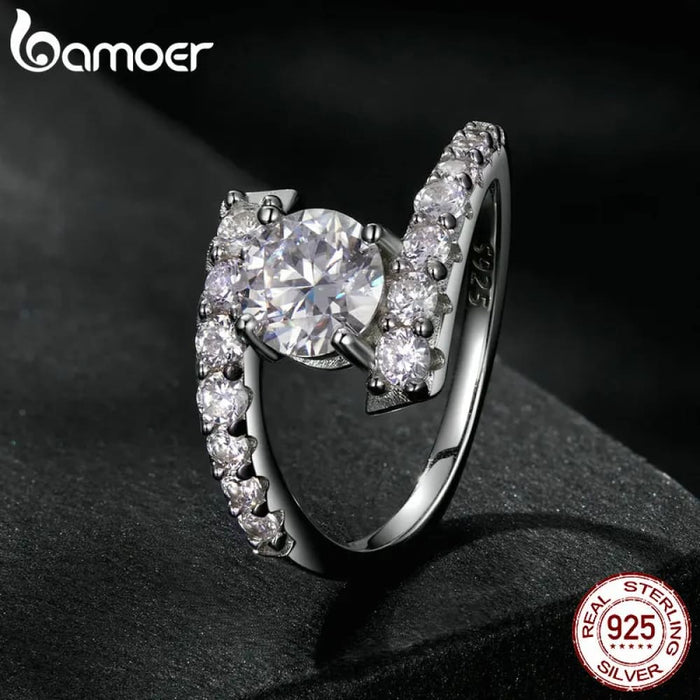 Womens D Colour Vvs1 Ex 1.0Ct Moissanite Ring Exquisite Lab Diamond Ring 925 Sterling Silver Engagement Wedding Jewellery