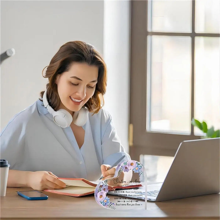 Charming Heart Shaped Sister In Law Sign For Desk Decor