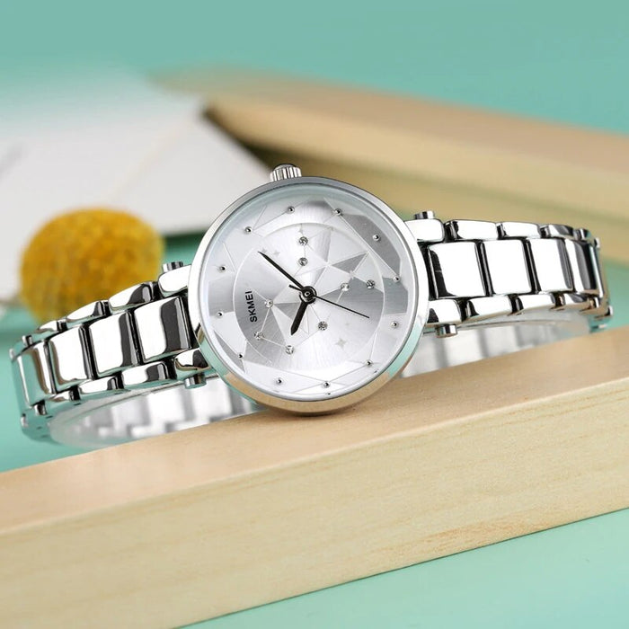 Women's Alloy Analog Display Quartz 3ATM 30M Water Resistant Wristwatch