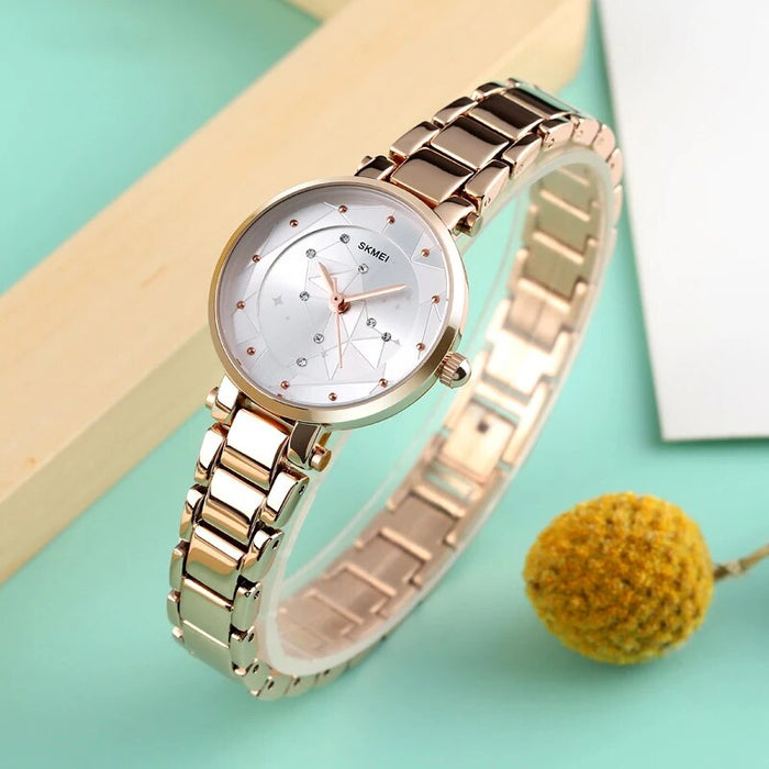 Women's Alloy Analog Display Quartz 3ATM 30M Water Resistant Wristwatch