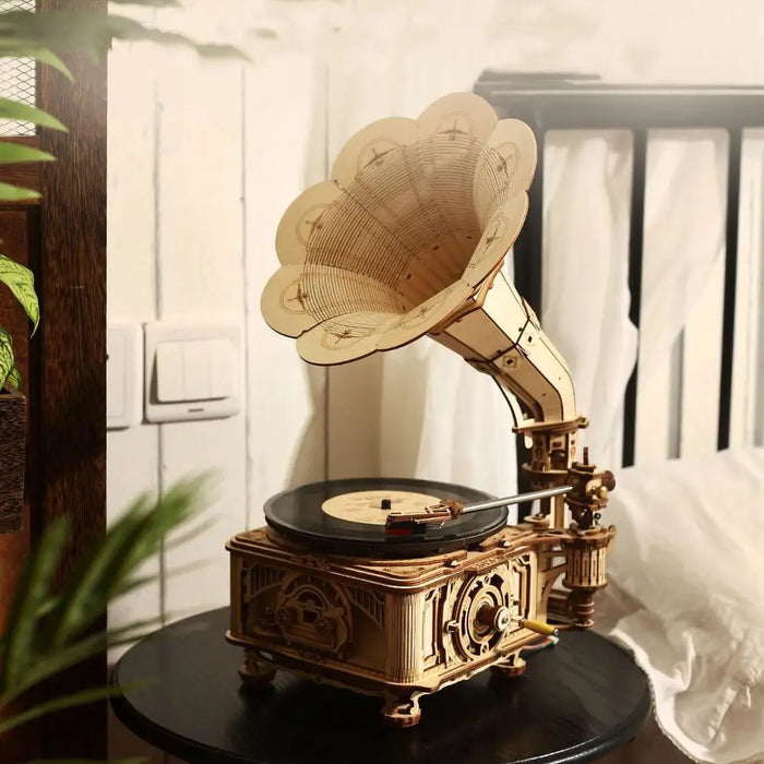 Hand Crank Classic Gramophone With Music 1:1 424pcs Wooden