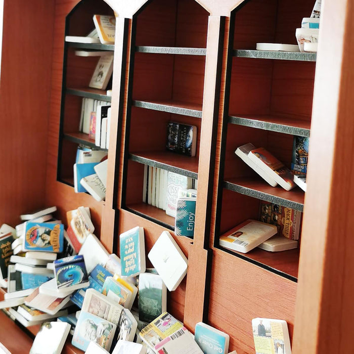 Vibe Geeks Anxiety Bookshelf Stress Relief Sensory Desk Toy with Miniature Books