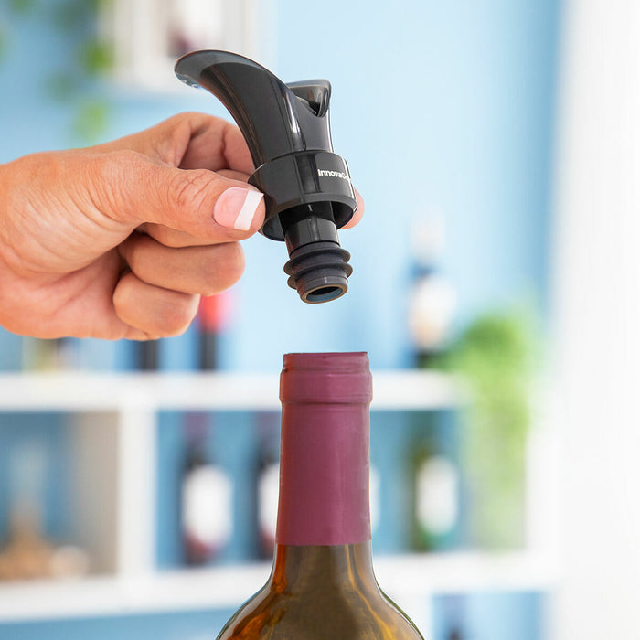 2 in 1  Wine Stopper with Pourer and Aerator Wintopp